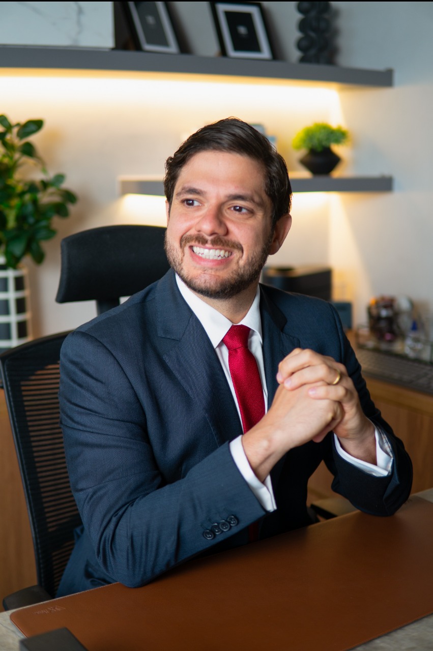 Adv. Guilherme Porto
